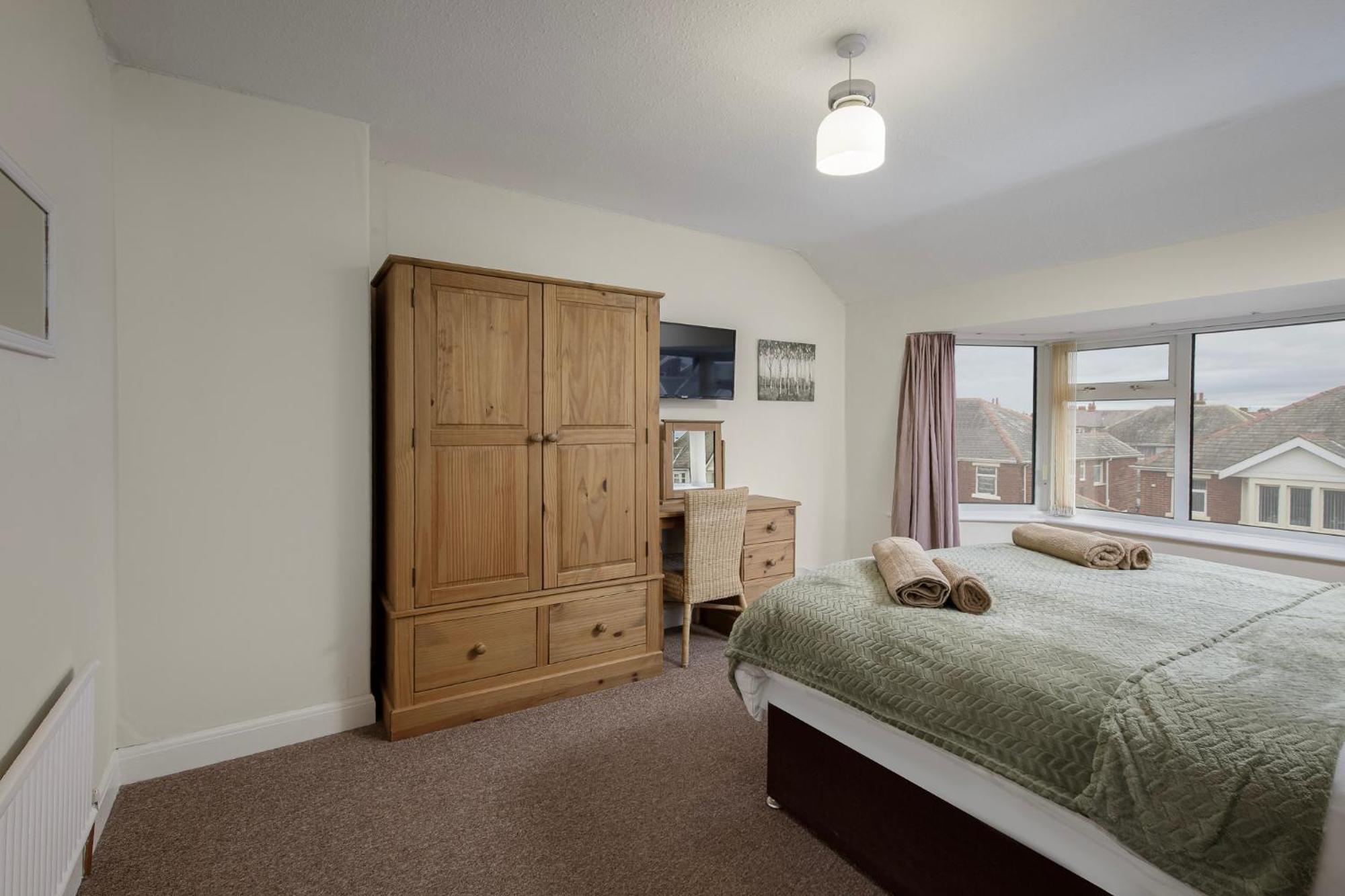 Arnside - Spacious 10-Bedroom Seaside Cottage 블랙풀 외부 사진
