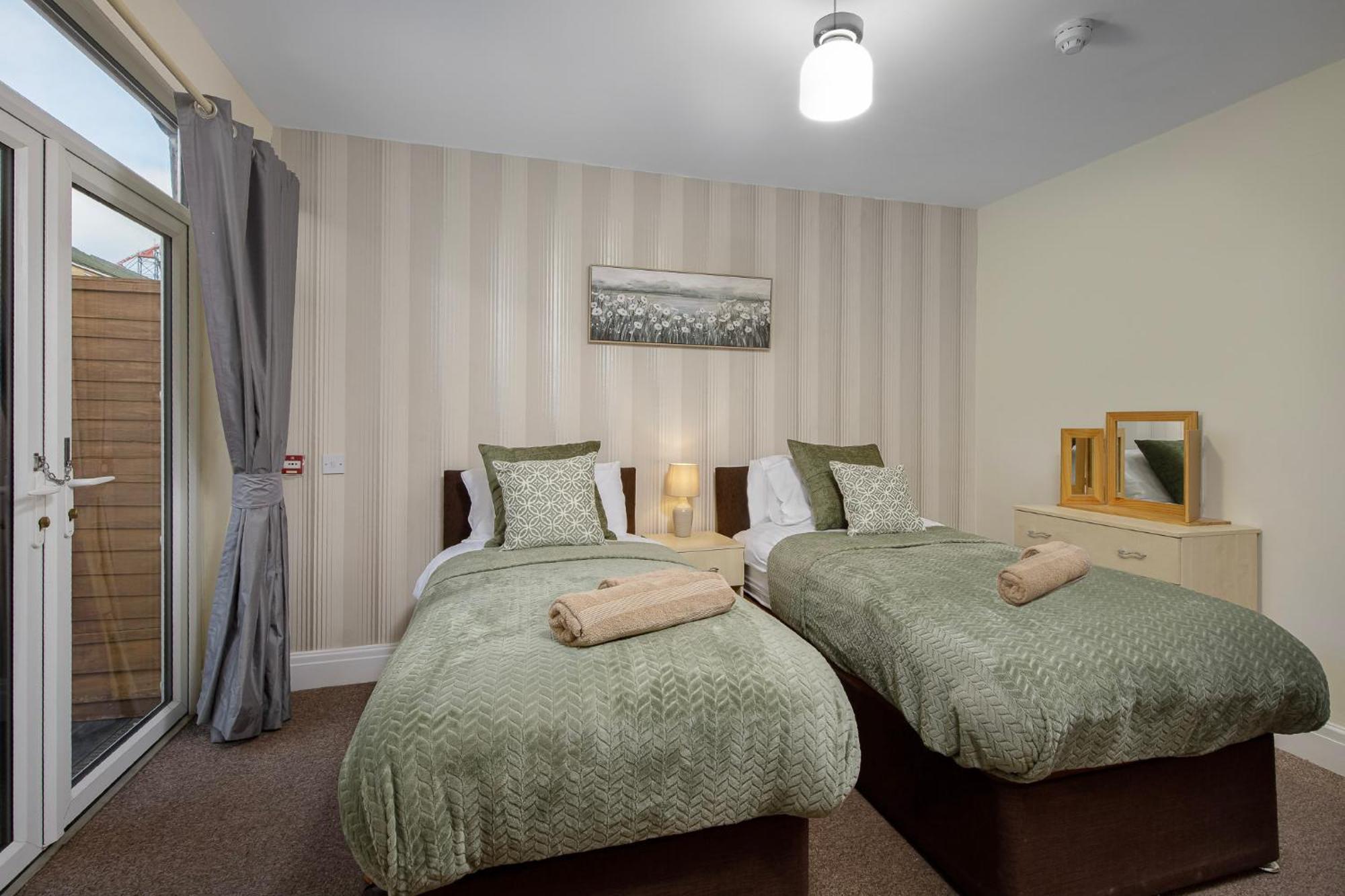 Arnside - Spacious 10-Bedroom Seaside Cottage 블랙풀 외부 사진