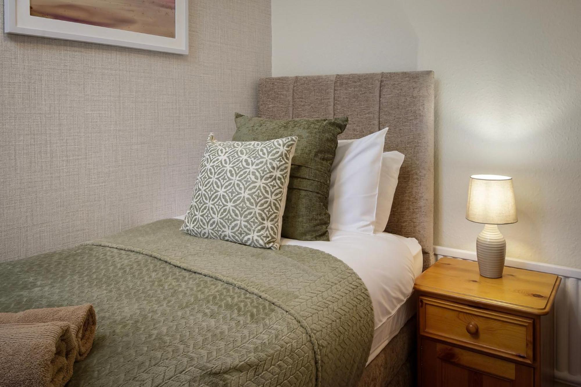 Arnside - Spacious 10-Bedroom Seaside Cottage 블랙풀 외부 사진