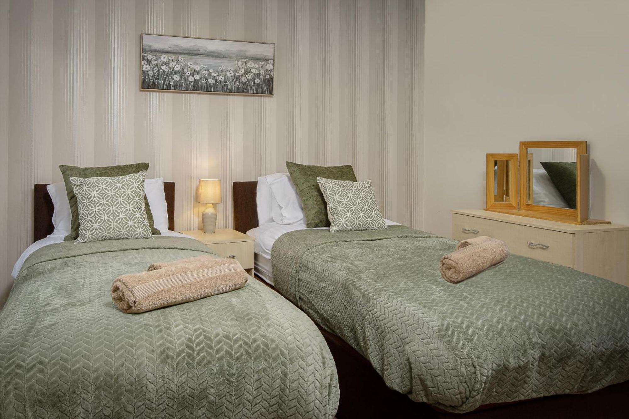 Arnside - Spacious 10-Bedroom Seaside Cottage 블랙풀 외부 사진