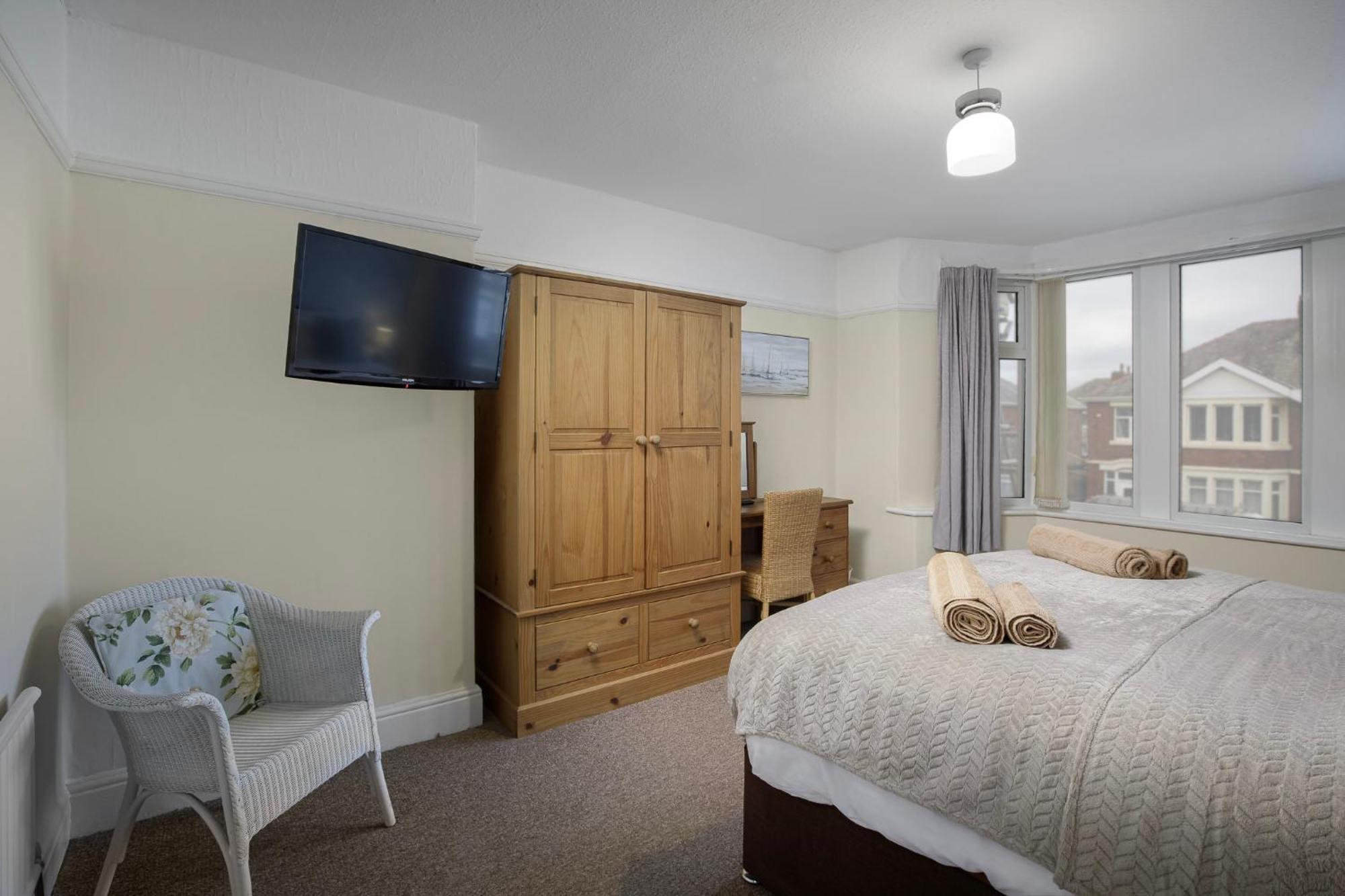 Arnside - Spacious 10-Bedroom Seaside Cottage 블랙풀 외부 사진