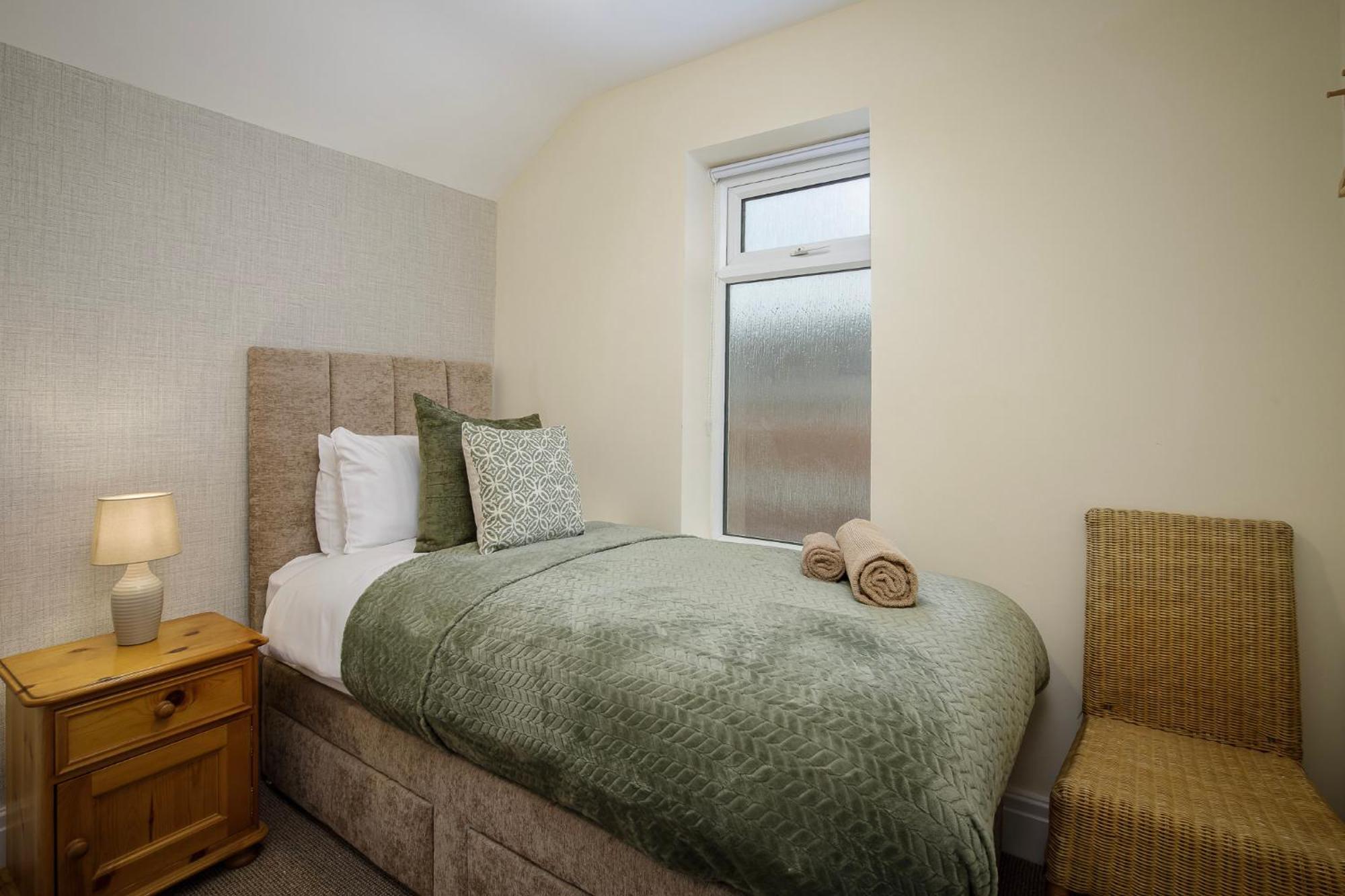 Arnside - Spacious 10-Bedroom Seaside Cottage 블랙풀 외부 사진