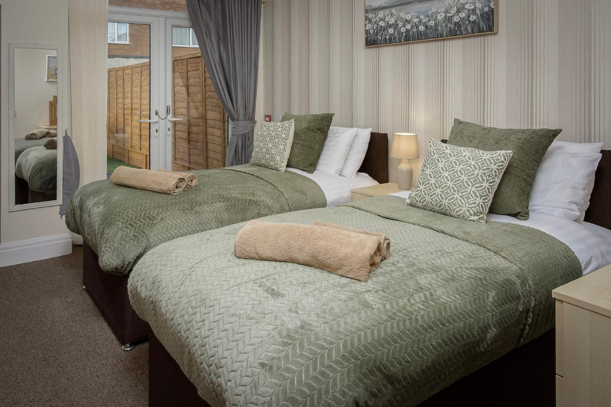 Arnside - Spacious 10-Bedroom Seaside Cottage 블랙풀 외부 사진