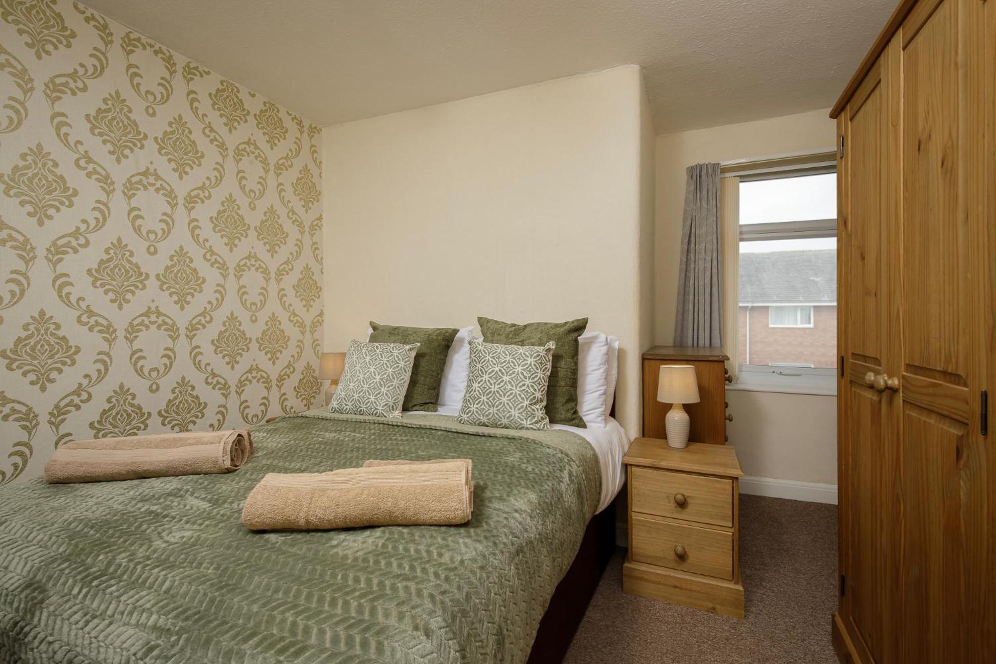 Arnside - Spacious 10-Bedroom Seaside Cottage 블랙풀 외부 사진