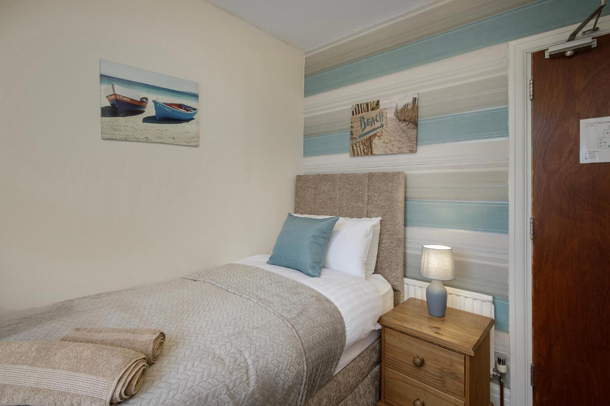 Arnside - Spacious 10-Bedroom Seaside Cottage 블랙풀 외부 사진